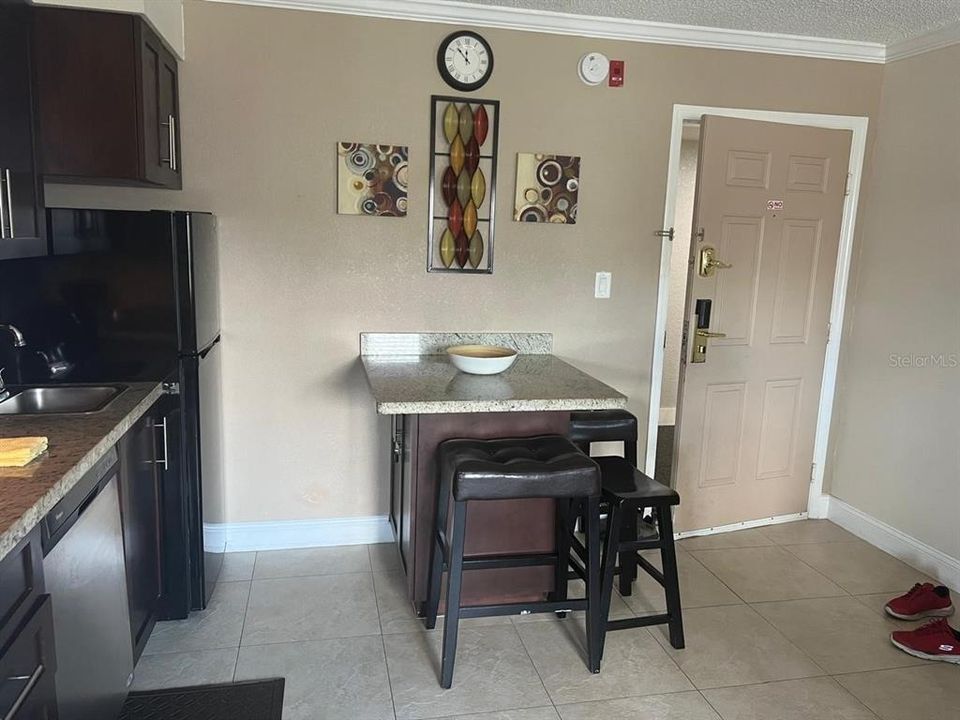 For Sale: $185,000 (1 beds, 1 baths, 492 Square Feet)