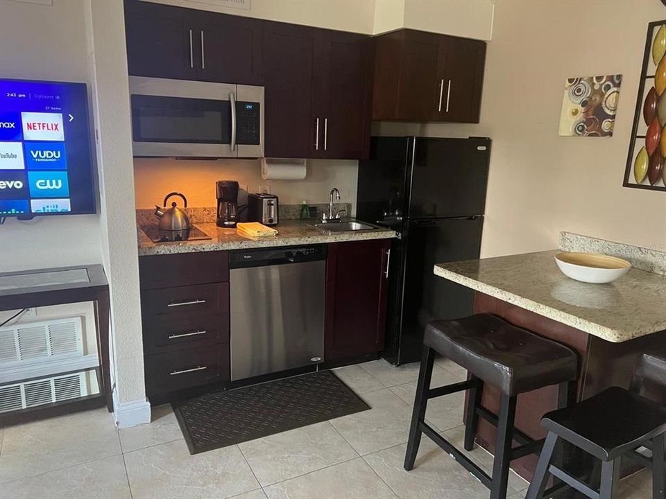 For Sale: $185,000 (1 beds, 1 baths, 492 Square Feet)