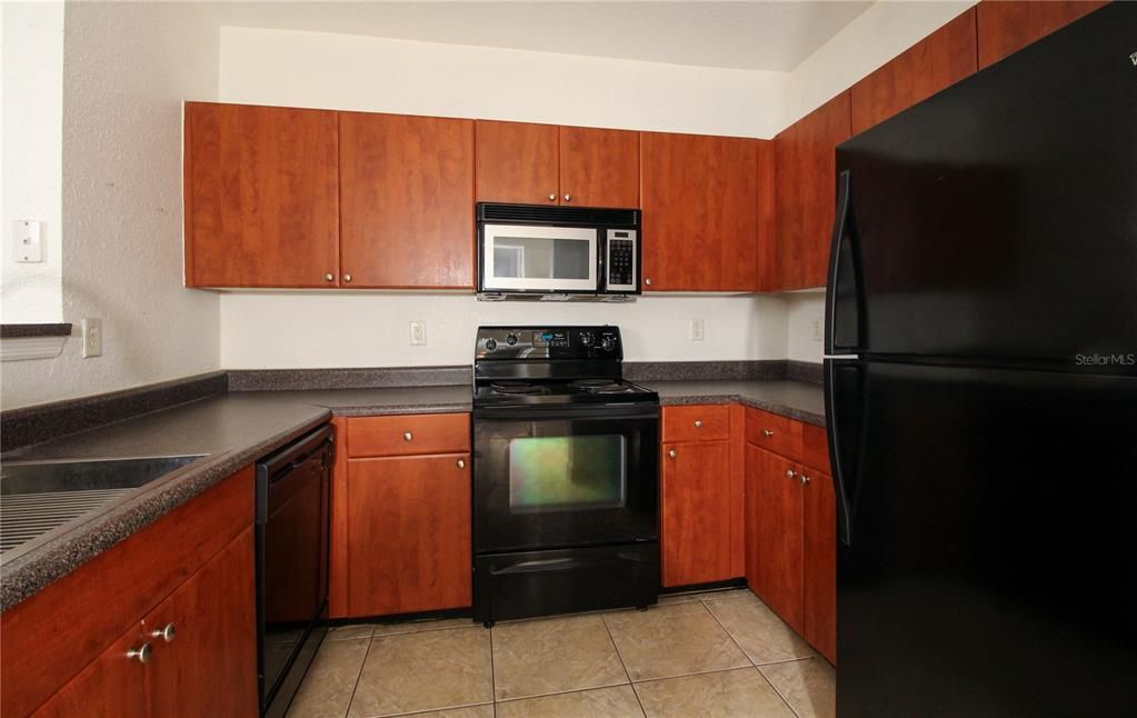 For Sale: $190,000 (1 beds, 1 baths, 744 Square Feet)