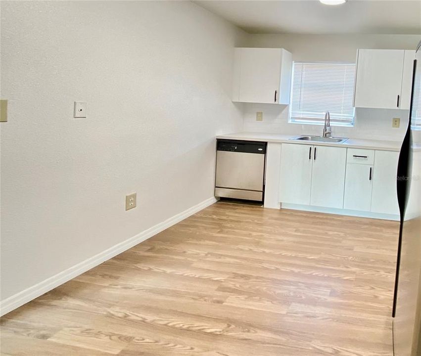 For Sale: $248,000 (3 beds, 1 baths, 902 Square Feet)