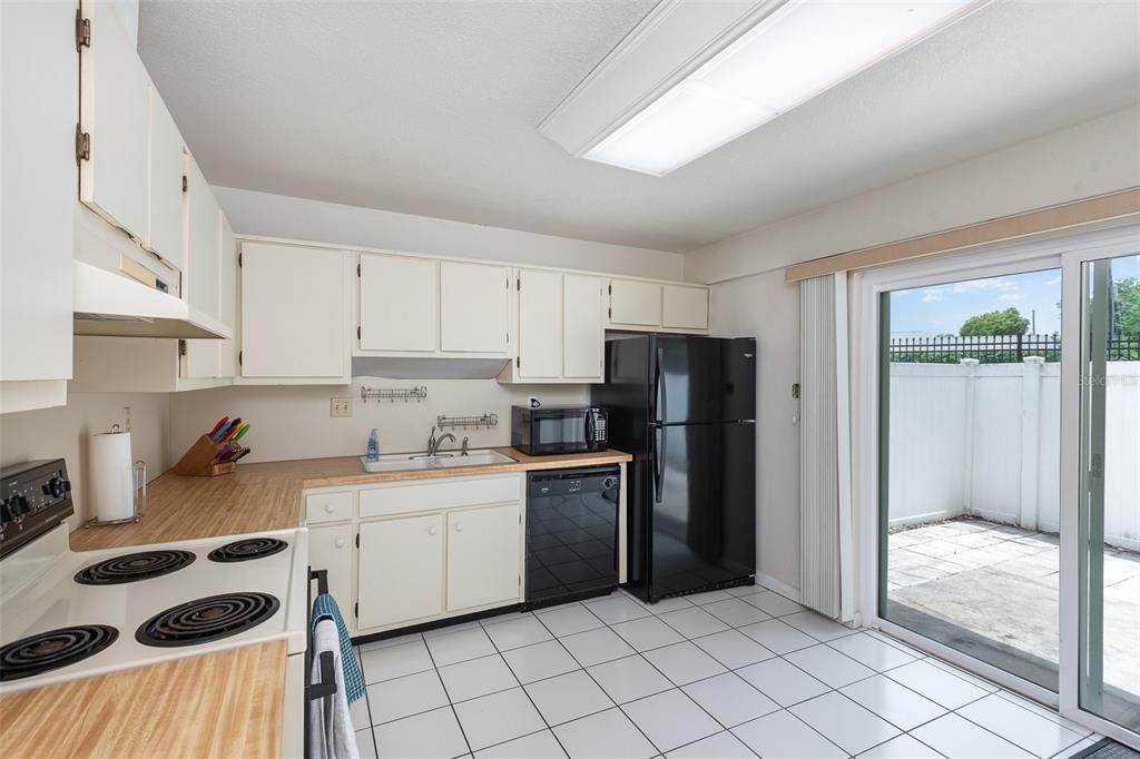 For Sale: $269,000 (2 beds, 2 baths, 1087 Square Feet)