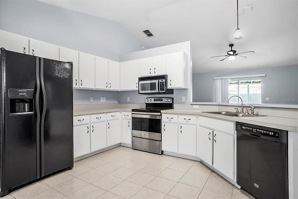 Active With Contract: $369,000 (3 beds, 3 baths, 2088 Square Feet)