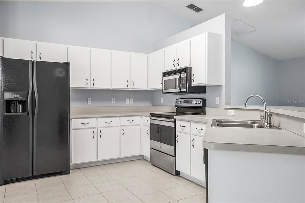 Active With Contract: $369,000 (3 beds, 3 baths, 2088 Square Feet)