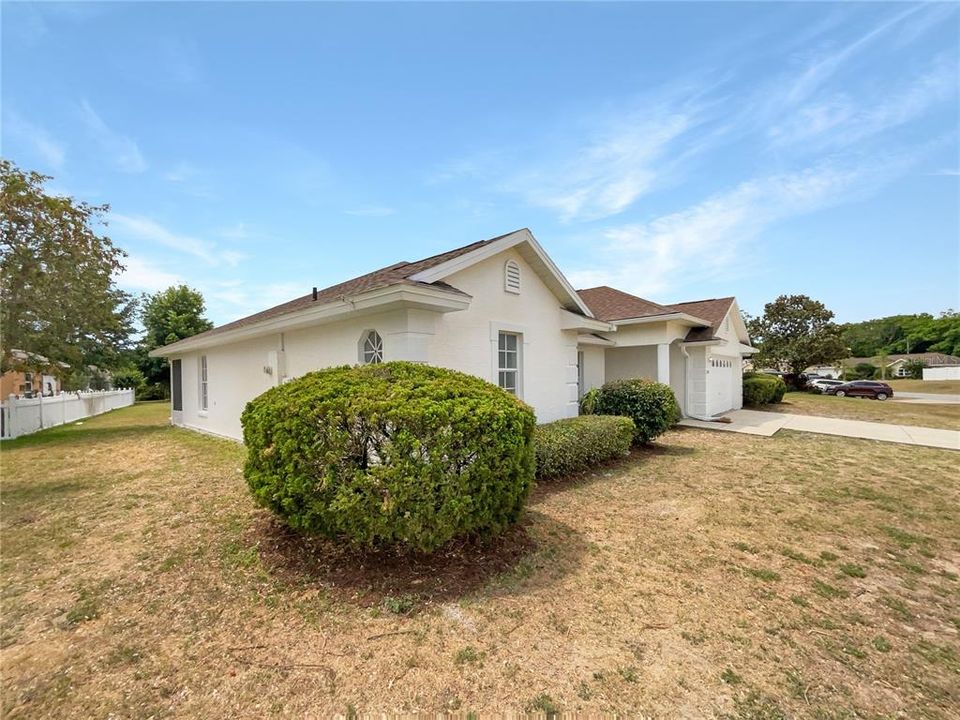 Active With Contract: $343,000 (3 beds, 2 baths, 2272 Square Feet)