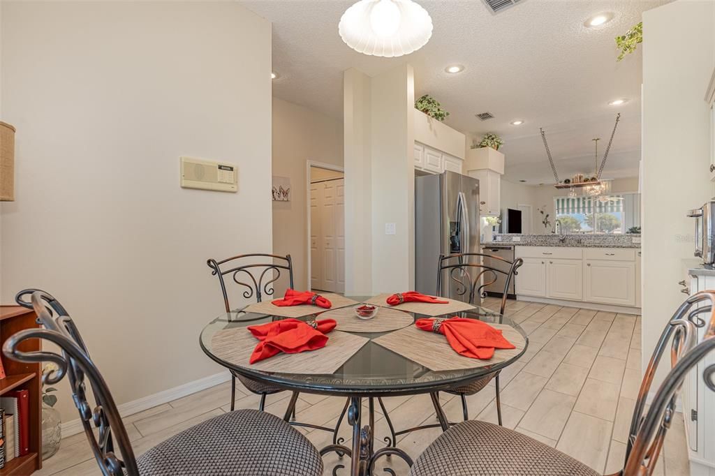 For Sale: $305,000 (2 beds, 2 baths, 1397 Square Feet)