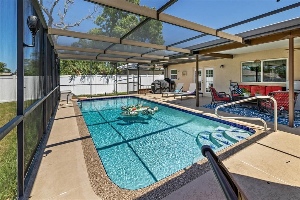 Recently Sold: $410,000 (4 beds, 2 baths, 2213 Square Feet)