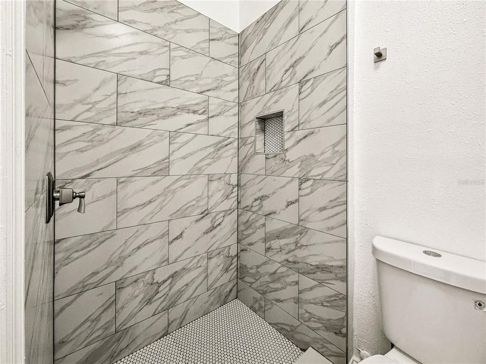 最近售出: $395,000 (4 贝兹, 2 浴室, 1823 平方英尺)