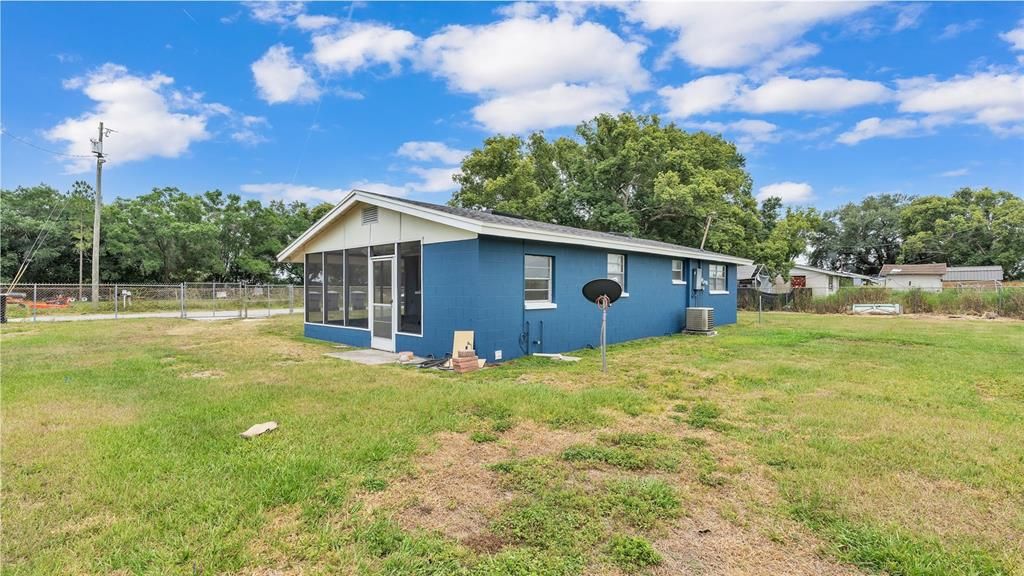 Recently Sold: $184,900 (2 beds, 1 baths, 816 Square Feet)