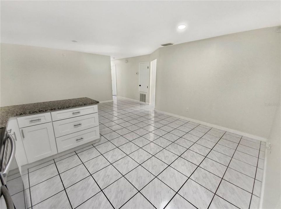 For Sale: $325,000 (3 beds, 2 baths, 1088 Square Feet)