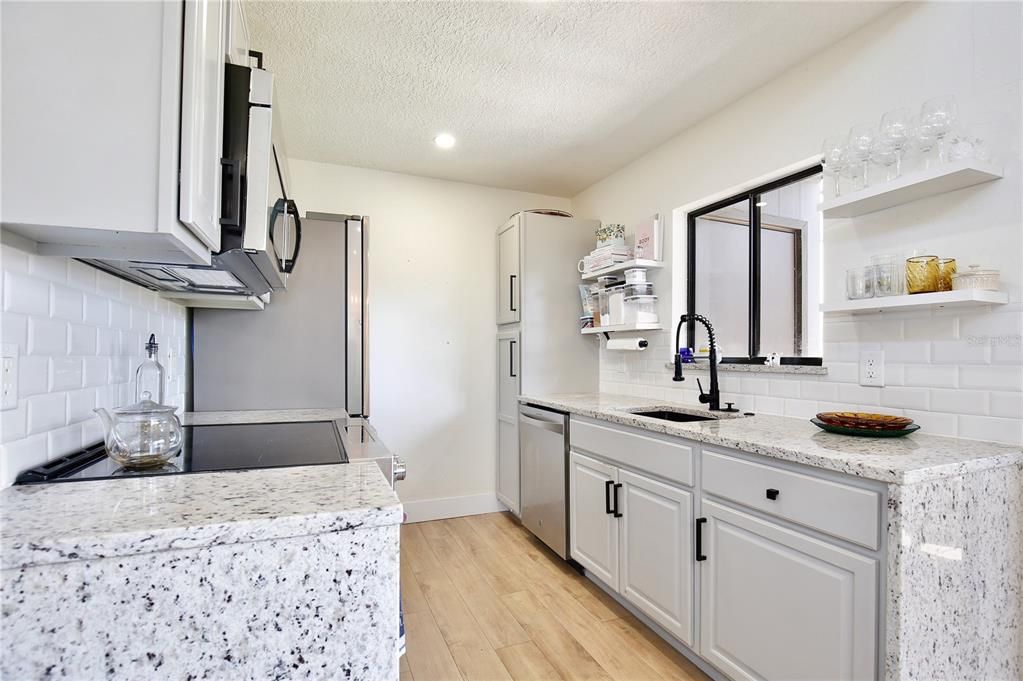 Active With Contract: $2,099 (2 beds, 1 baths, 854 Square Feet)