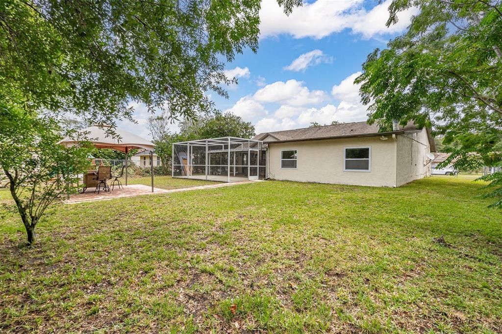 Active With Contract: $330,000 (3 beds, 2 baths, 1963 Square Feet)