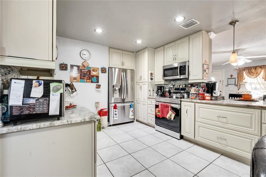 Recently Sold: $325,000 (2 beds, 2 baths, 1000 Square Feet)