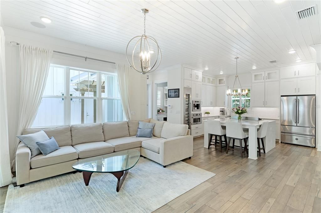 Recently Sold: $2,599,000 (4 beds, 4 baths, 2683 Square Feet)