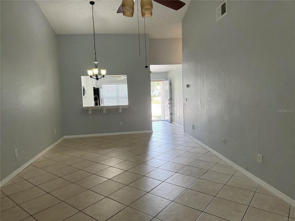 Active With Contract: $1,850 (2 beds, 2 baths, 1000 Square Feet)