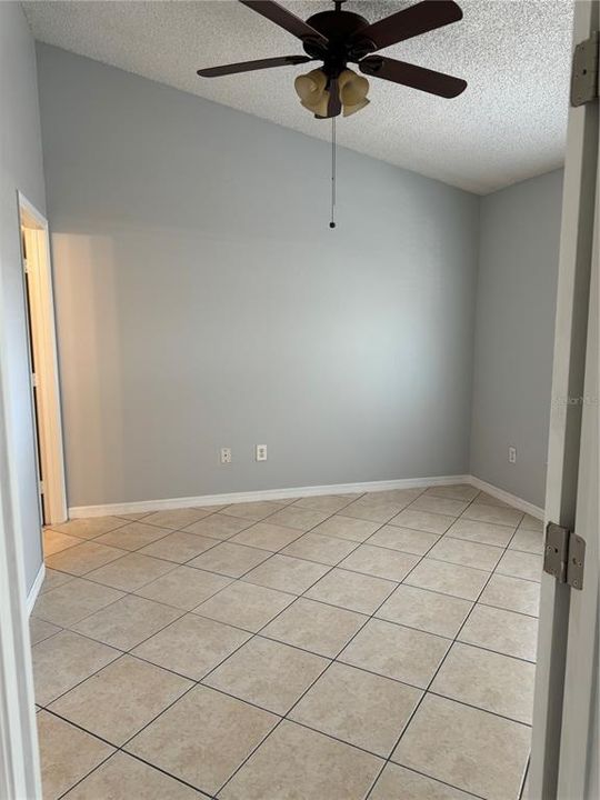 Active With Contract: $1,850 (2 beds, 2 baths, 1000 Square Feet)