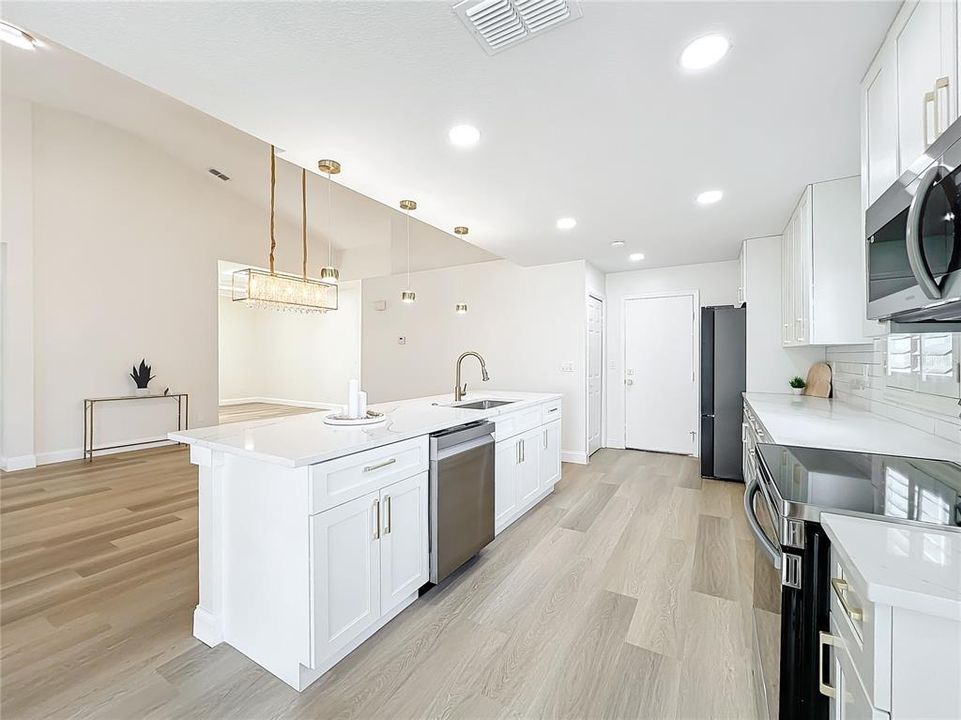For Sale: $415,000 (2 beds, 2 baths, 1784 Square Feet)
