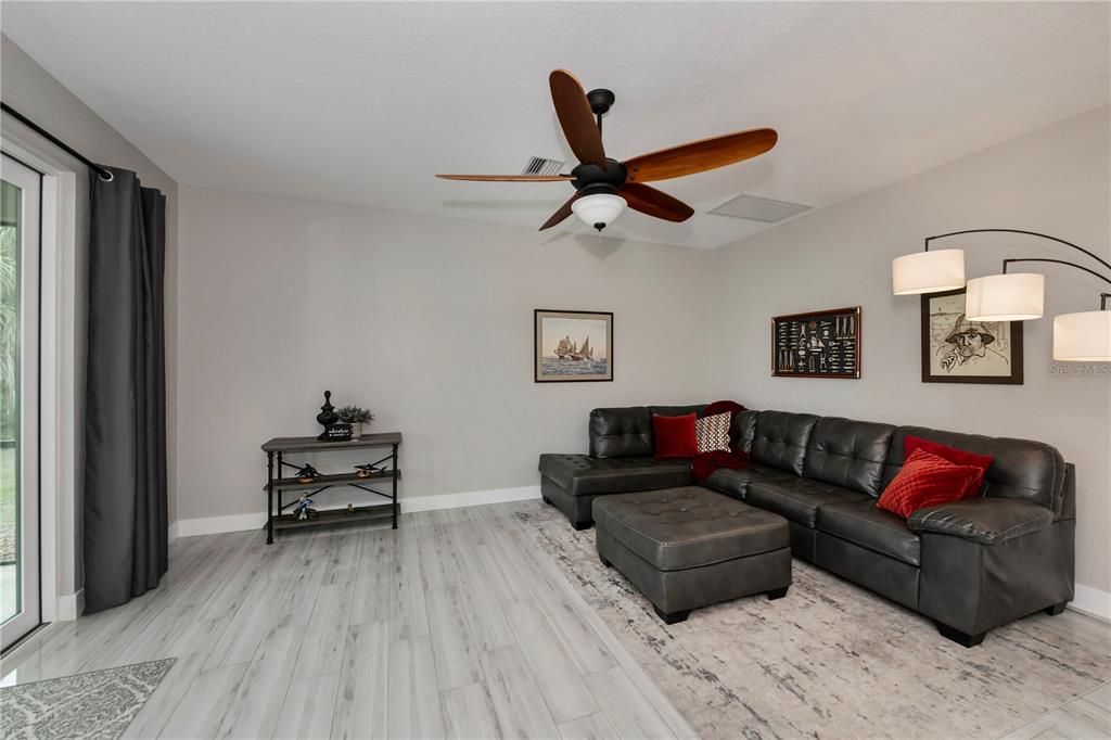 For Sale: $1,178,000 (4 beds, 2 baths, 3079 Square Feet)