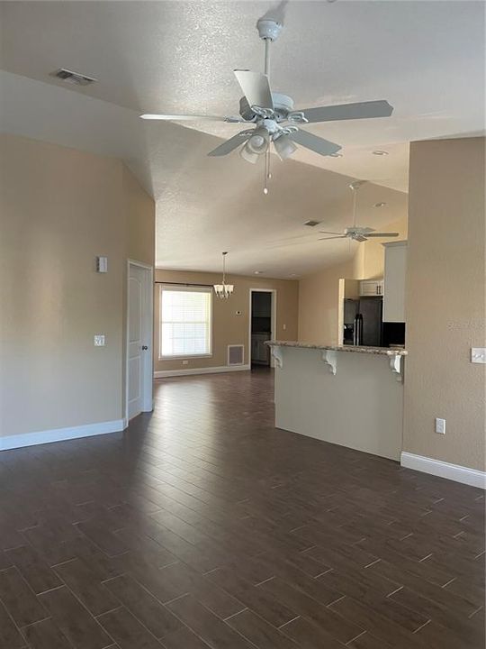 For Rent: $2,395 (3 beds, 2 baths, 1898 Square Feet)