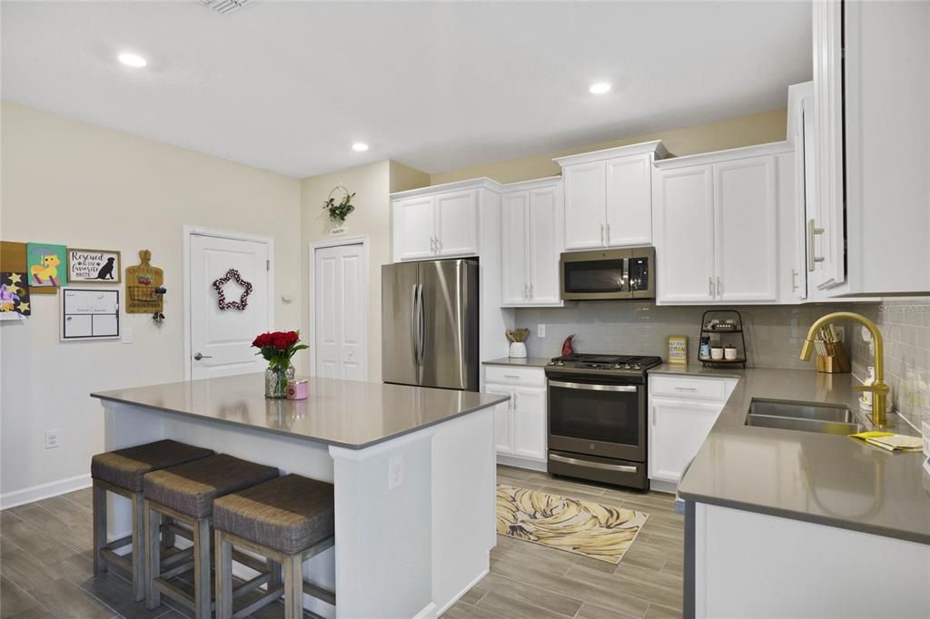 Active With Contract: $449,000 (4 beds, 2 baths, 2655 Square Feet)