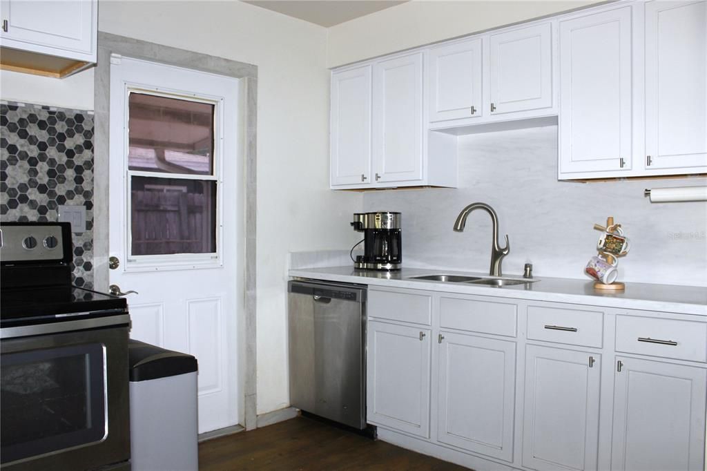 KITCHEN ACCESS TO LAUNDRY AND BACKYARD