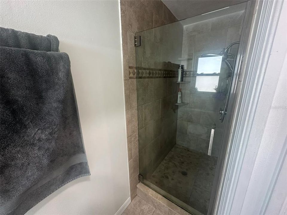 合同活跃: $3,250 (4 贝兹, 2 浴室, 1867 平方英尺)