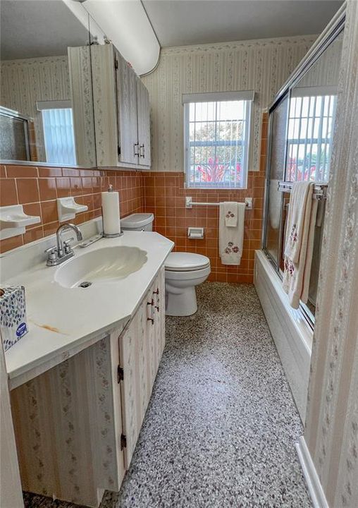 The Hallway Bathroom. Note the terrazzo floors.