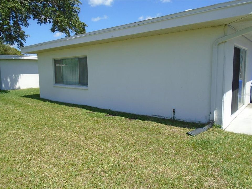 For Sale: $164,500 (2 beds, 2 baths, 1176 Square Feet)