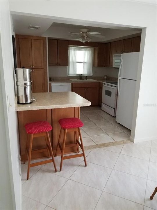 For Sale: $164,500 (2 beds, 2 baths, 1176 Square Feet)