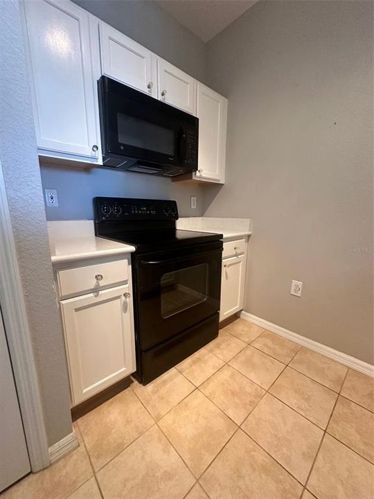 For Sale: $294,999 (1 beds, 1 baths, 780 Square Feet)