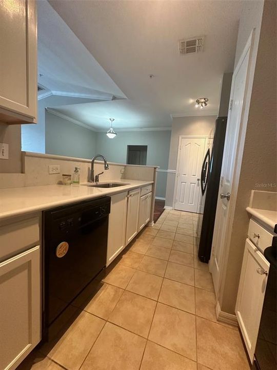 For Sale: $302,000 (1 beds, 1 baths, 780 Square Feet)