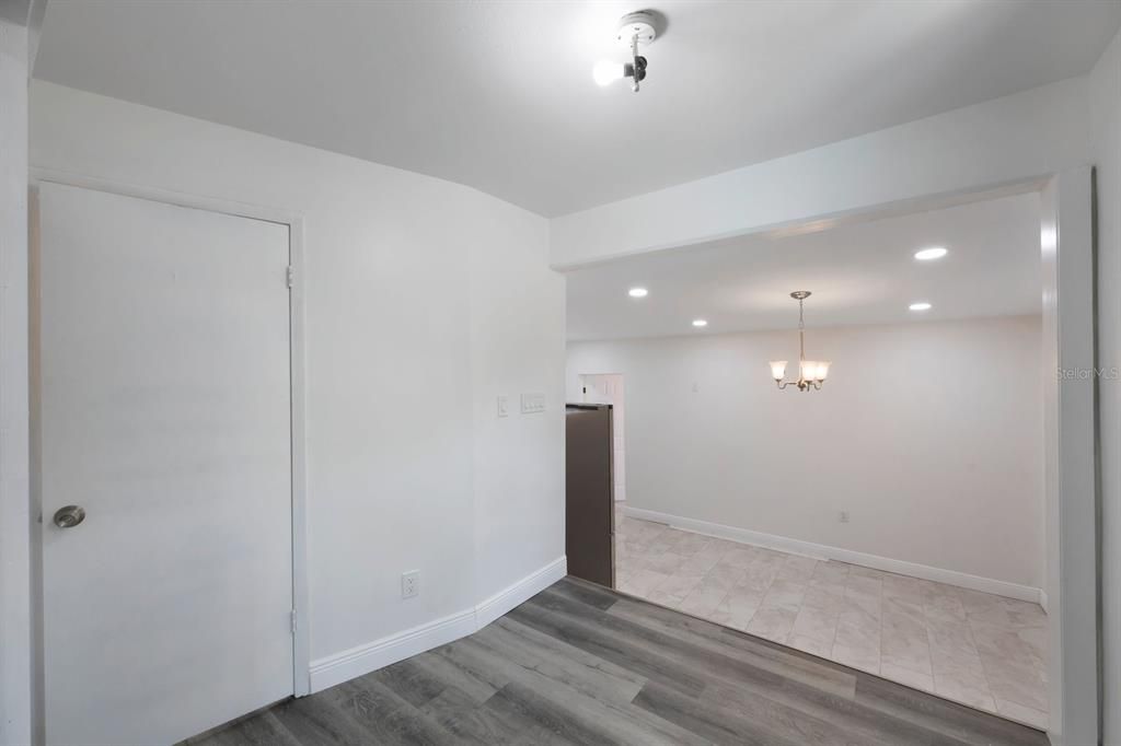 For Sale: $277,000 (3 beds, 1 baths, 1142 Square Feet)