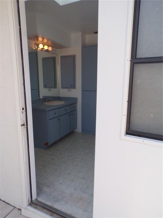 For Rent: $2,600 (3 beds, 2 baths, 1932 Square Feet)