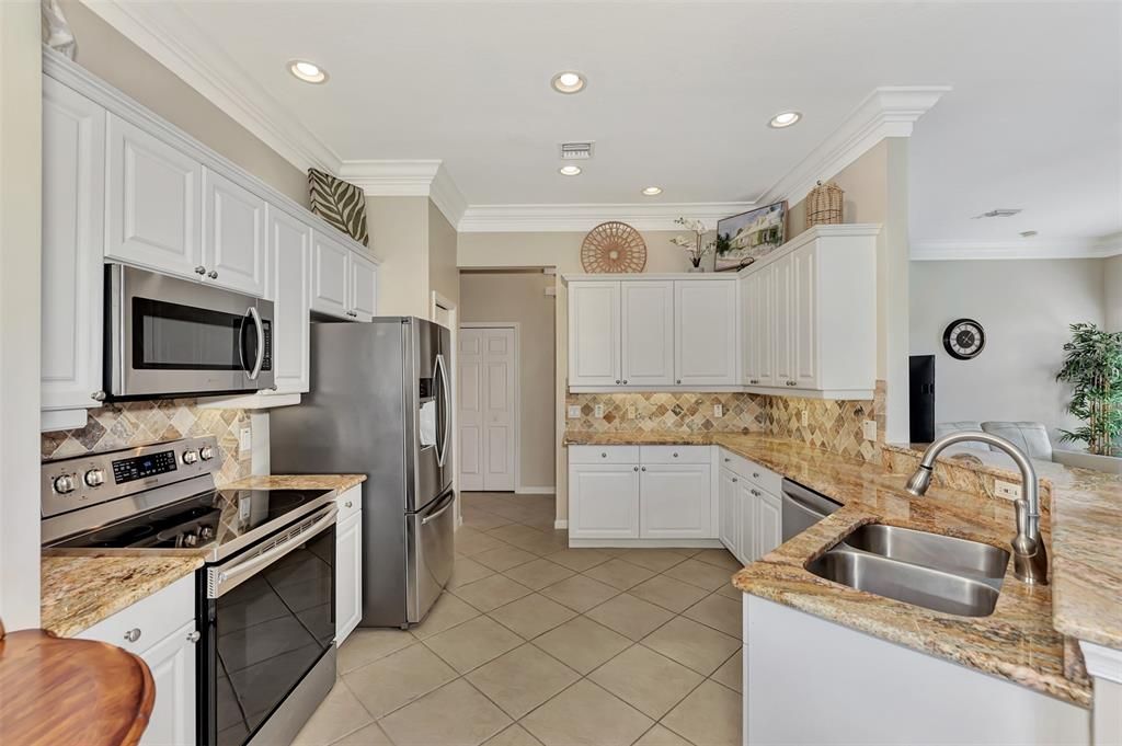 For Sale: $389,000 (3 beds, 2 baths, 1555 Square Feet)