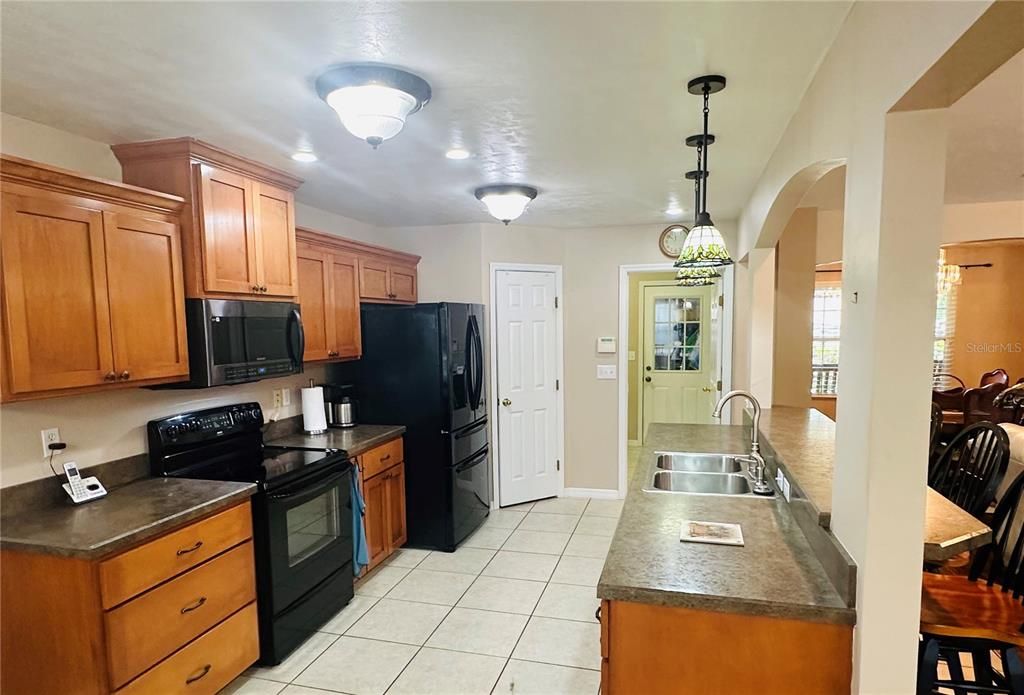 Recently Sold: $379,500 (3 beds, 2 baths, 1828 Square Feet)