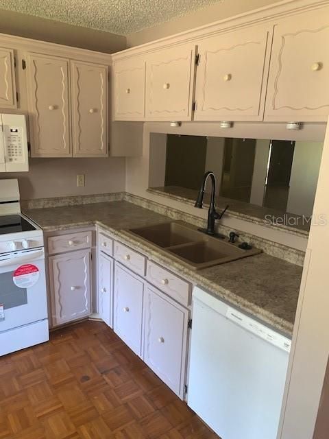 For Rent: $1,650 (2 beds, 2 baths, 939 Square Feet)