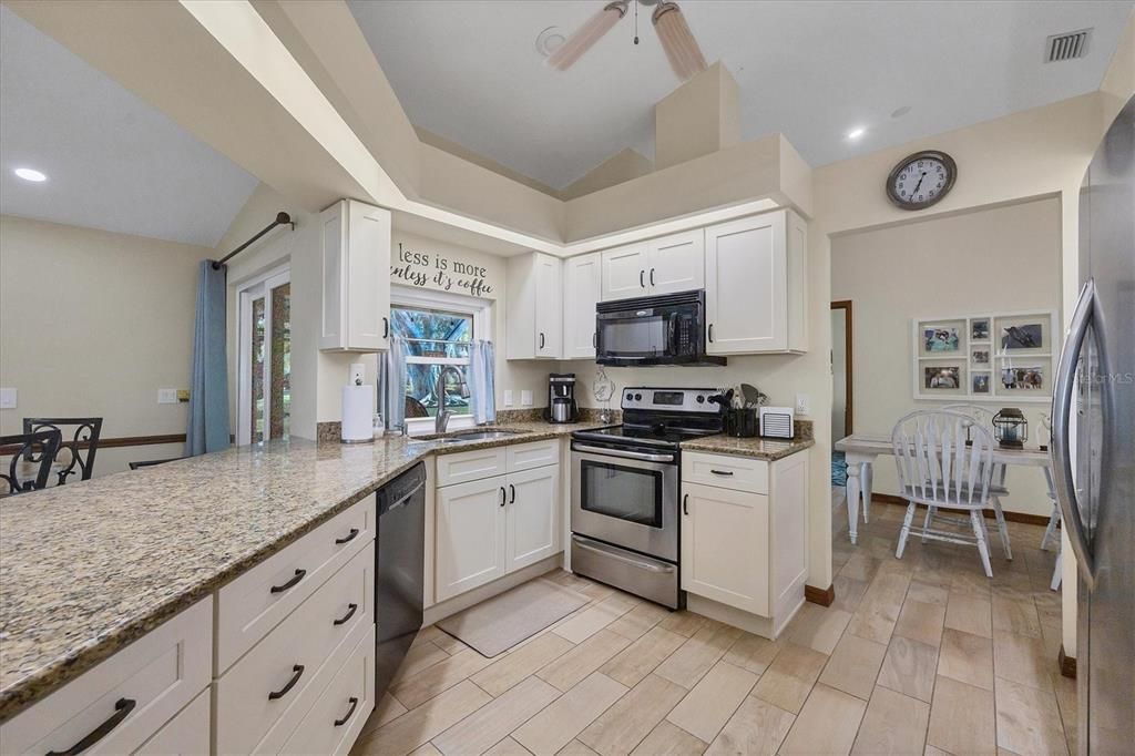 Recently Sold: $550,000 (3 beds, 2 baths, 1649 Square Feet)