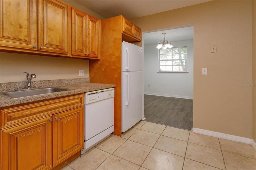 For Sale: $165,000 (2 beds, 2 baths, 1165 Square Feet)