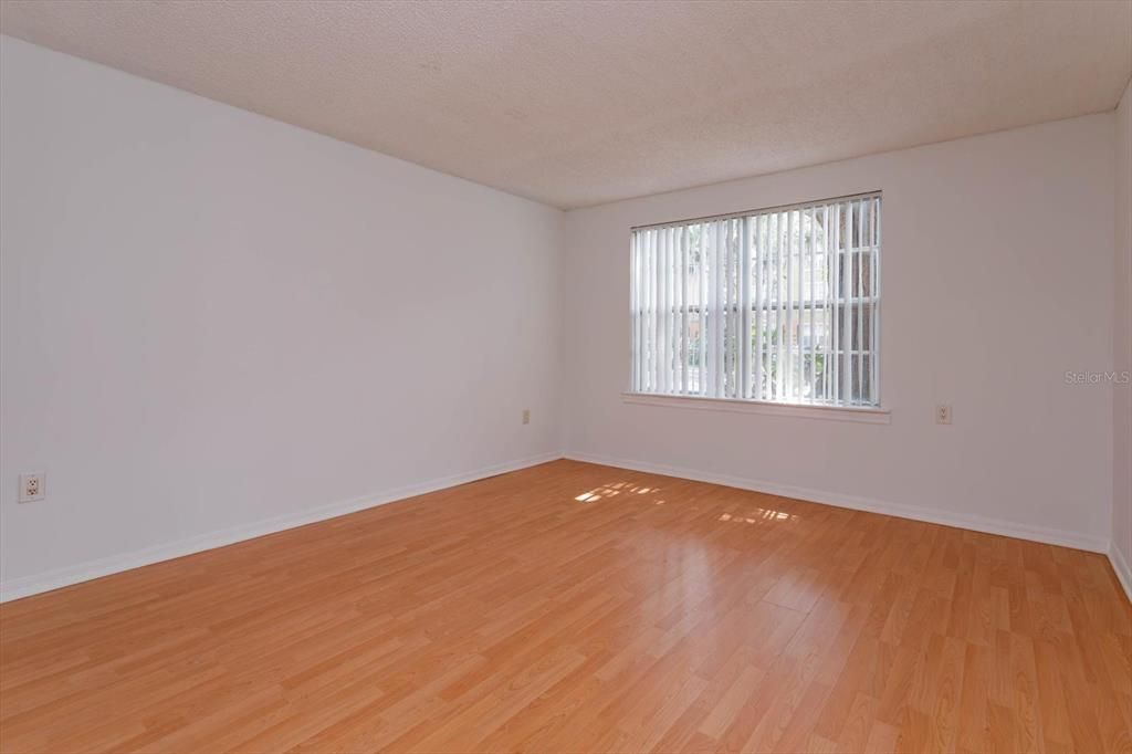 For Sale: $165,000 (2 beds, 2 baths, 1165 Square Feet)