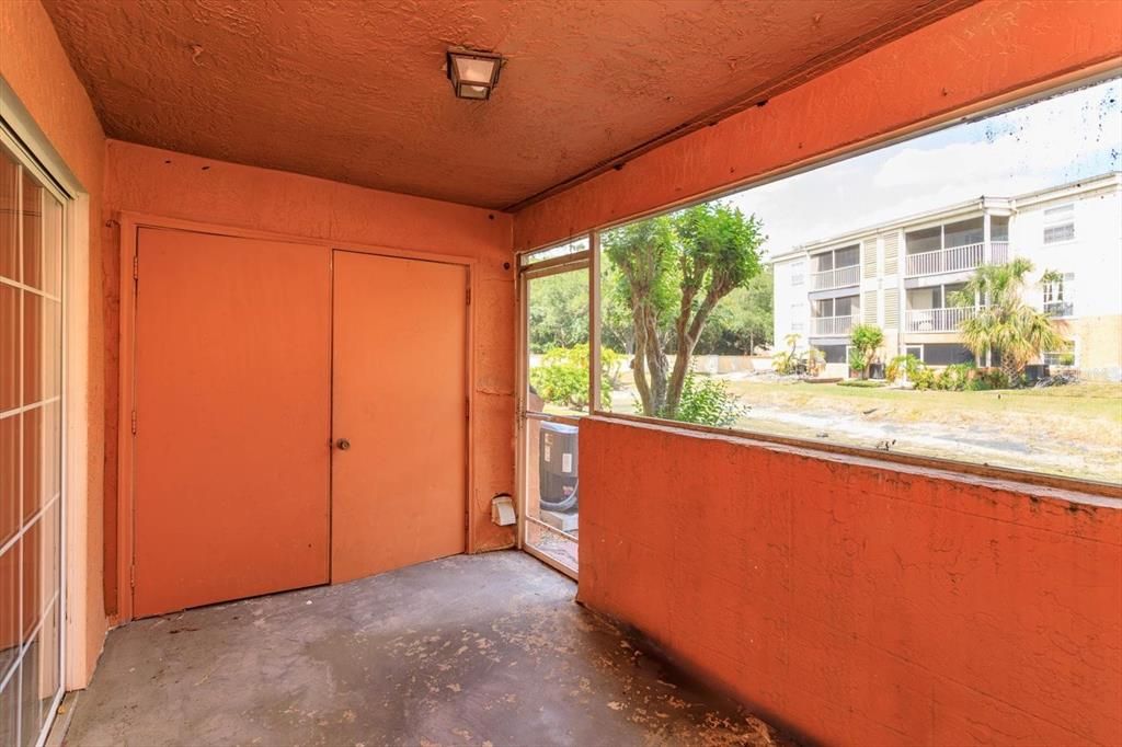 For Sale: $165,000 (2 beds, 2 baths, 1165 Square Feet)