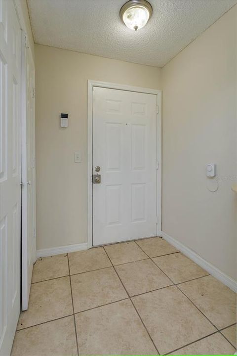 For Sale: $165,000 (2 beds, 2 baths, 1165 Square Feet)