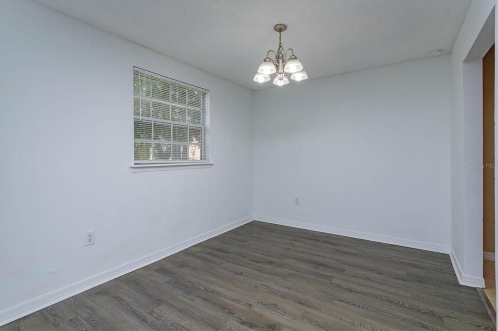 For Sale: $165,000 (2 beds, 2 baths, 1165 Square Feet)