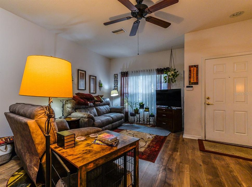 For Sale: $240,000 (2 beds, 2 baths, 1360 Square Feet)