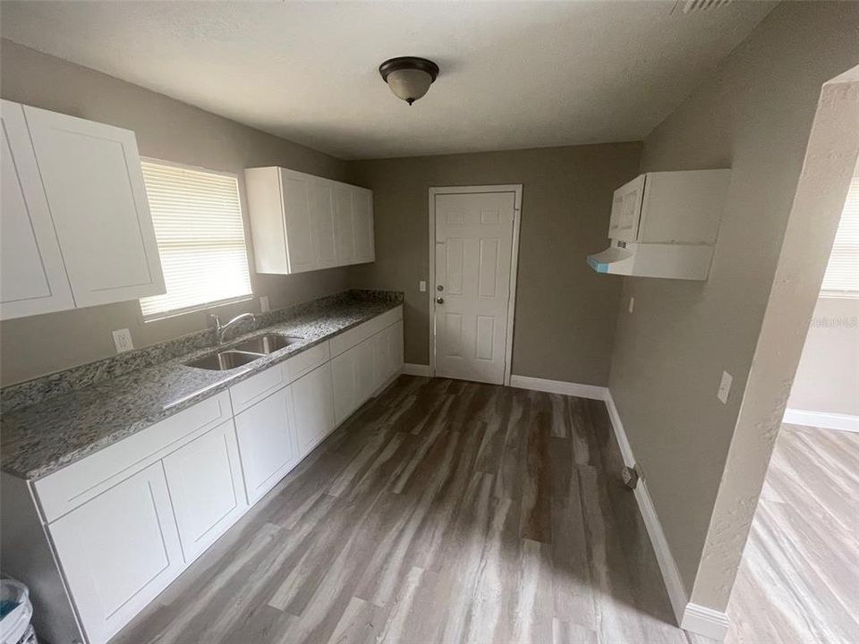 For Sale: $199,900 (3 beds, 1 baths, 640 Square Feet)