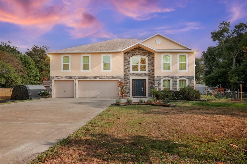 Recently Sold: $589,000 (6 beds, 4 baths, 3912 Square Feet)