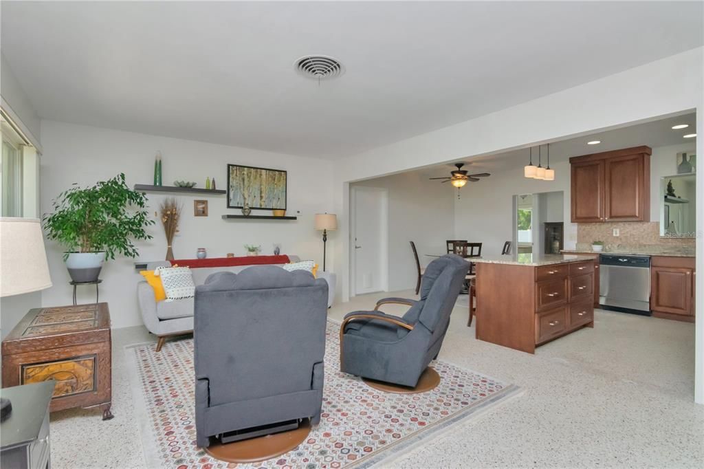 For Sale: $635,000 (3 beds, 1 baths, 1812 Square Feet)
