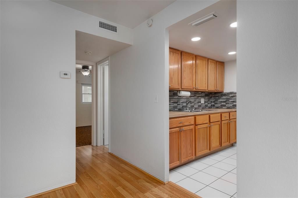 For Sale: $134,000 (1 beds, 1 baths, 605 Square Feet)