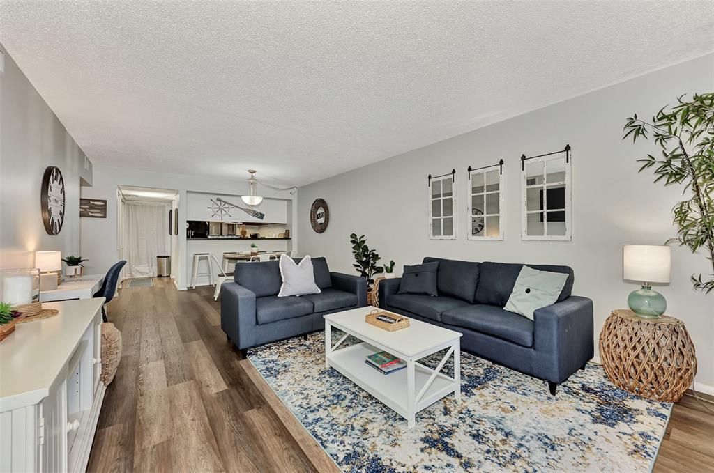 Active With Contract: $499,900 (2 beds, 2 baths, 1101 Square Feet)