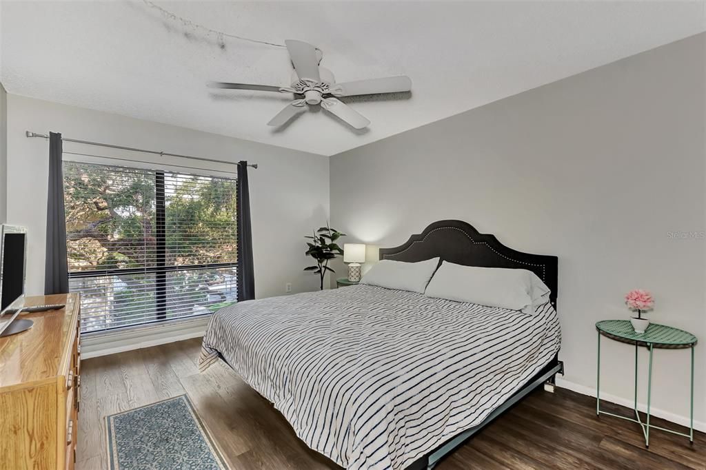 Active With Contract: $499,900 (2 beds, 2 baths, 1101 Square Feet)
