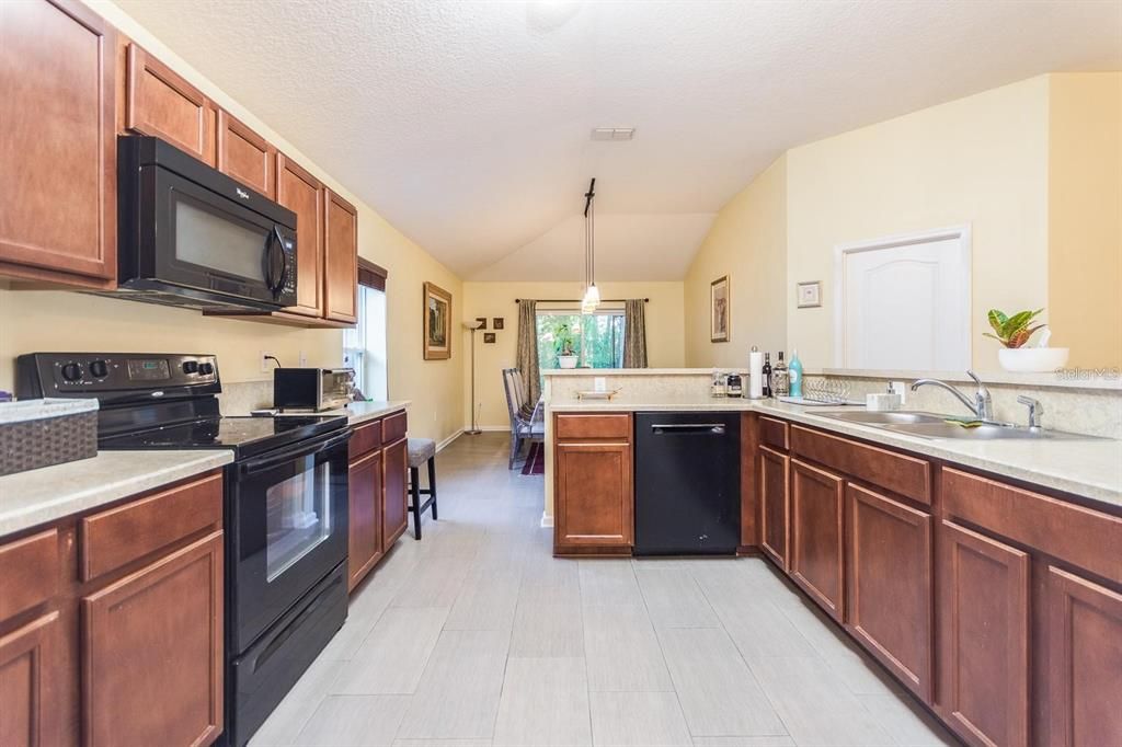For Sale: $345,000 (3 beds, 2 baths, 1743 Square Feet)