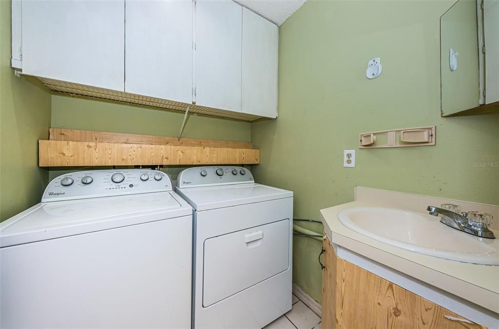 For Rent: $1,900 (2 beds, 2 baths, 1300 Square Feet)